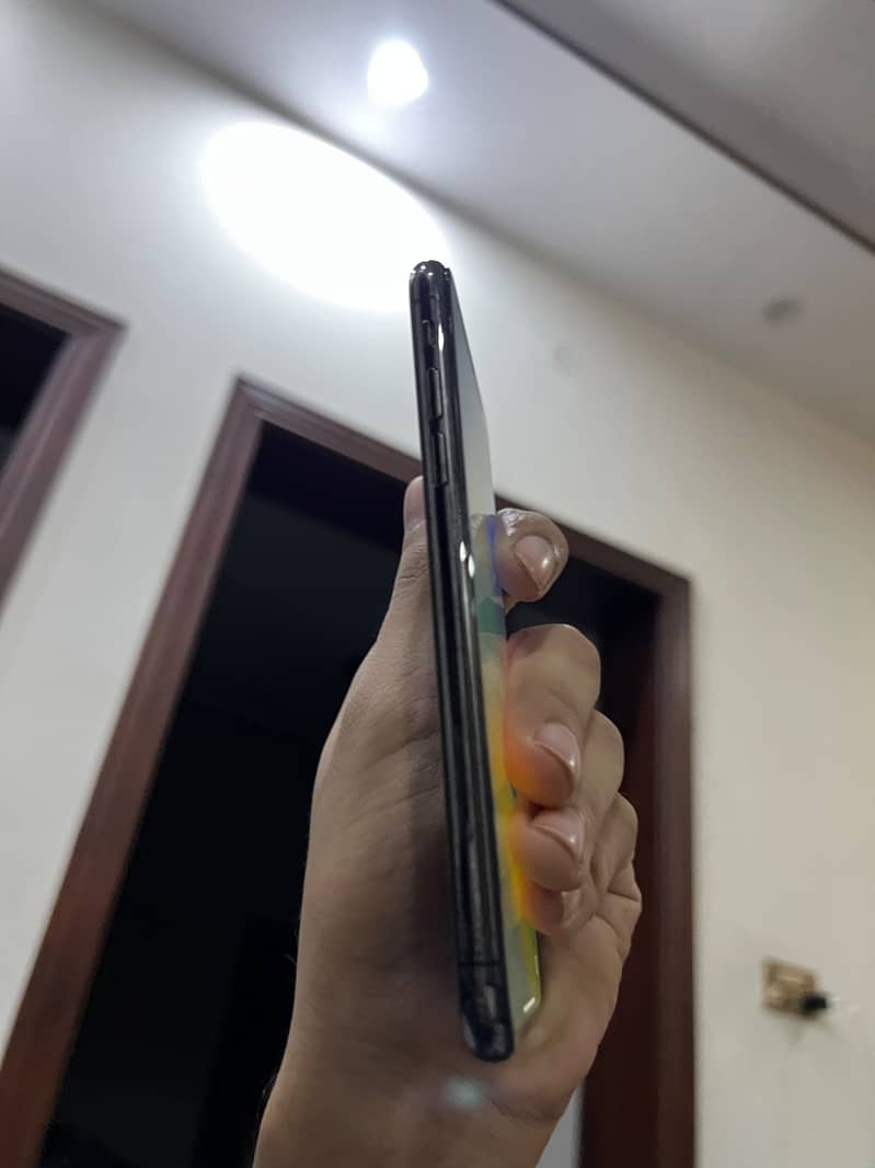 Apple iPhone X 4