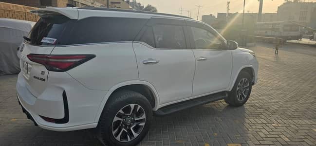 Toyota Fortuner Legender 2022
