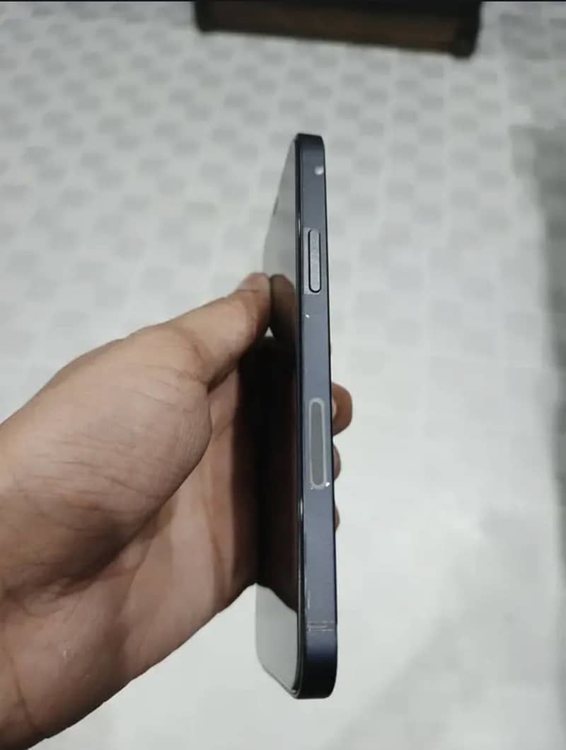 iPhone 12 4