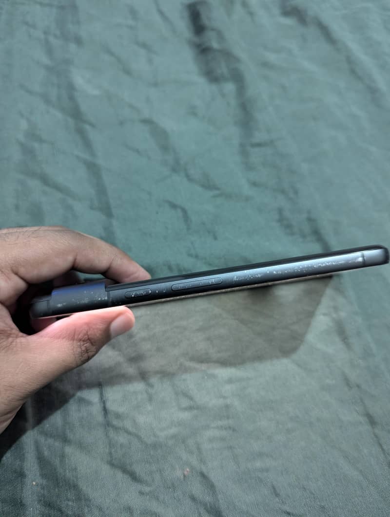 Google Pixel 8 4
