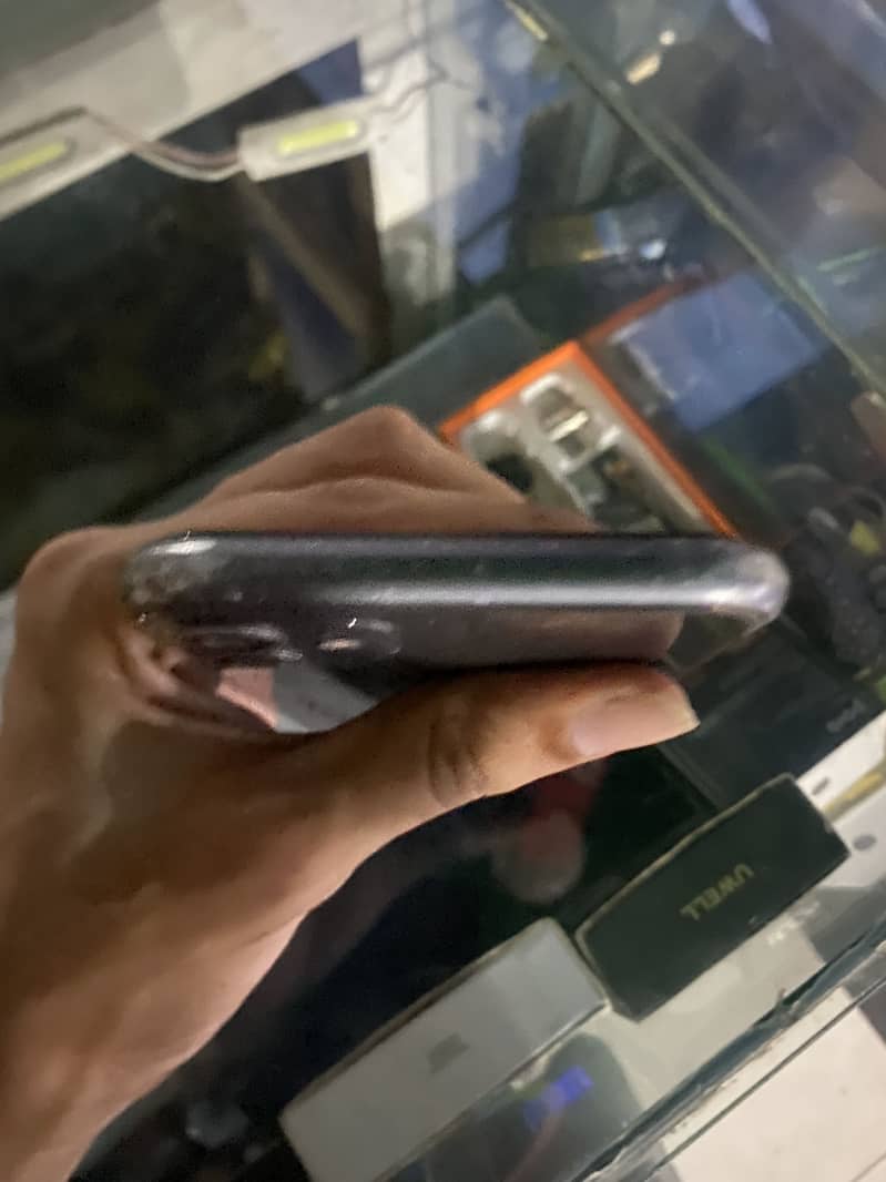 iPhone 11 2