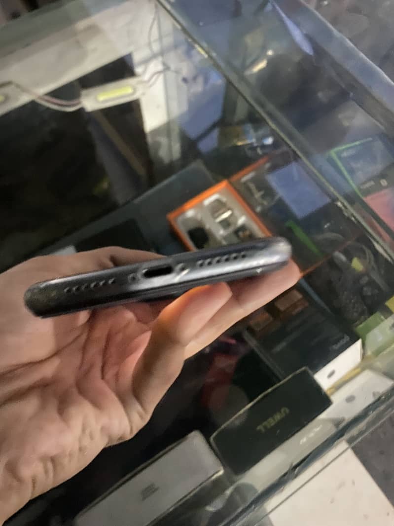 iPhone 11 5