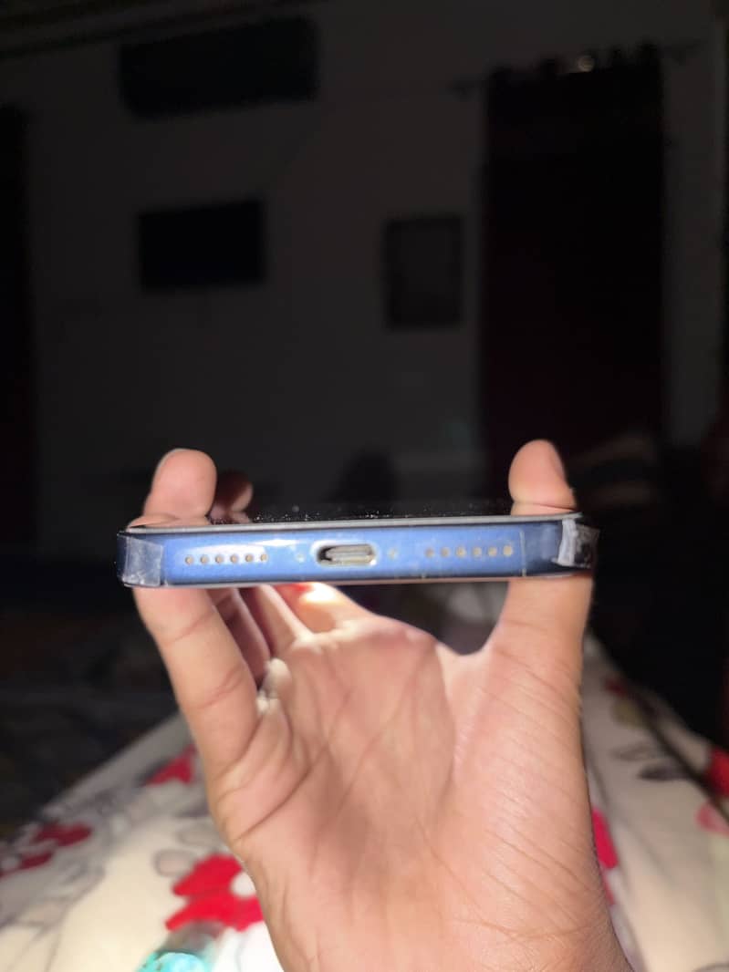 Apple iPhone 17 Pro Max 4