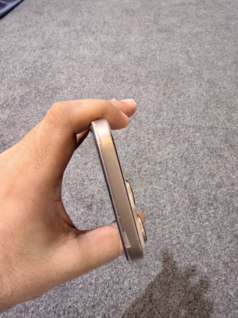 Apple iPhone 16 Pro Max 2