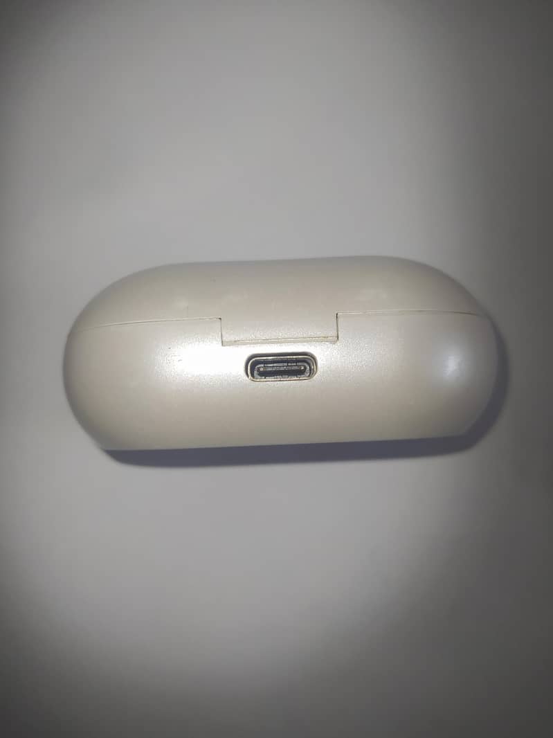earbuds 0
