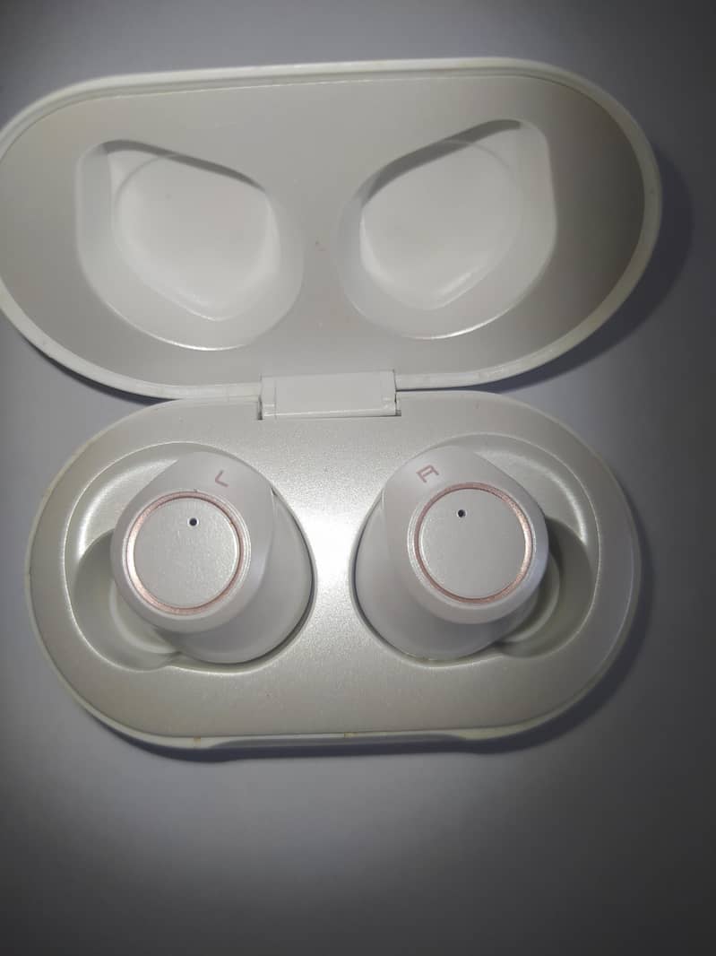 earbuds 2