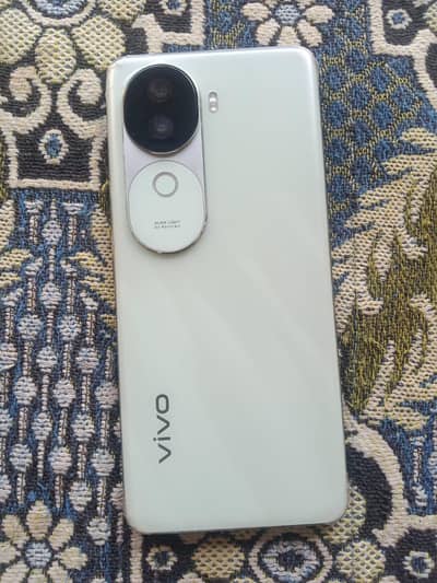 vivo v40e 5g full box condition 10 by 10 exchange possible
