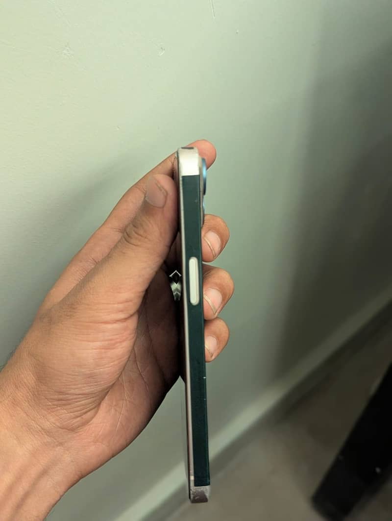 Apple iPhone 13 3