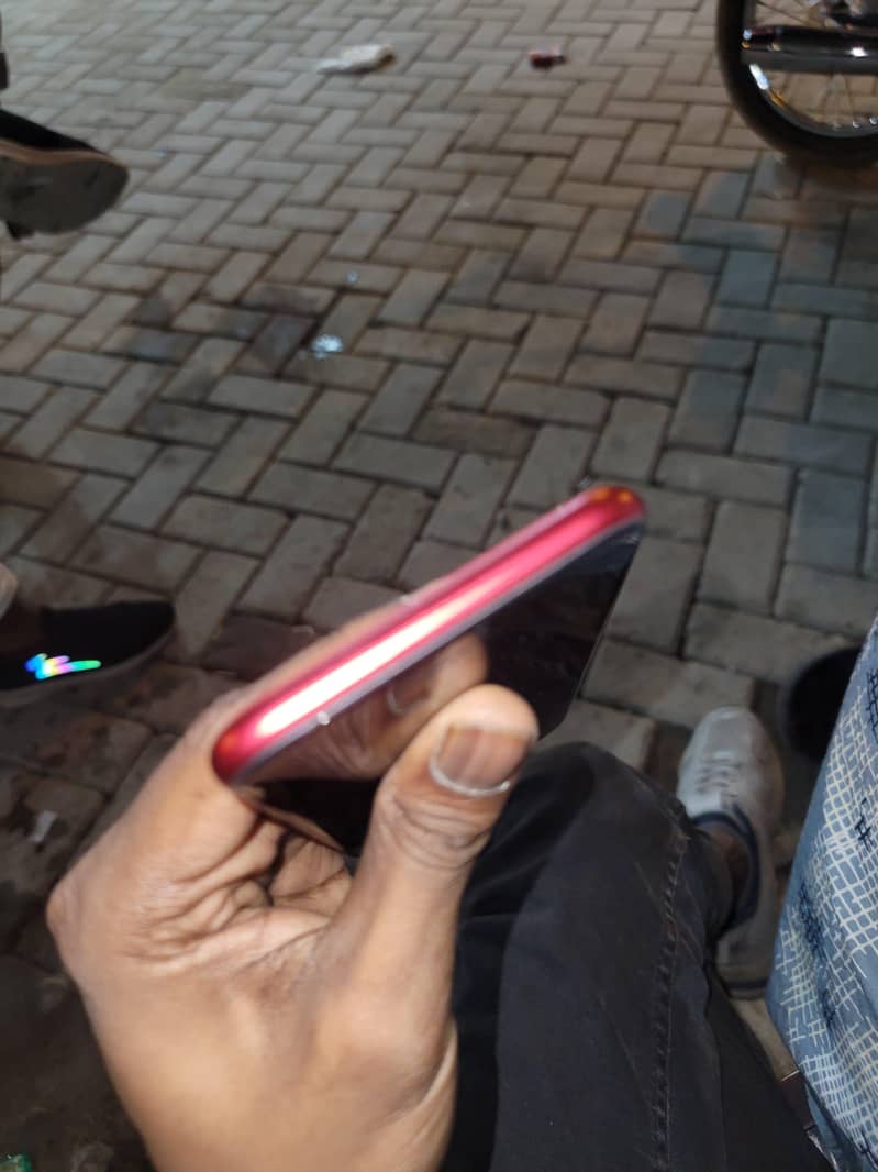 Apple iPhone SE 2 4