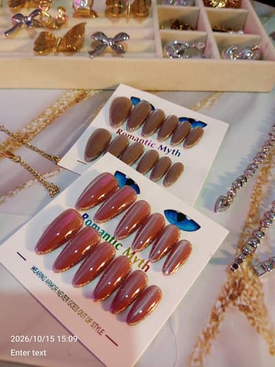 glossy cat eye nails