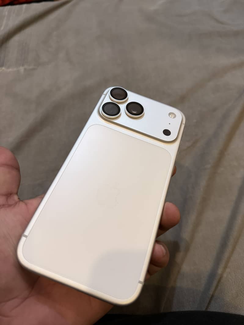 Apple iPhone 17 Pro Max 3