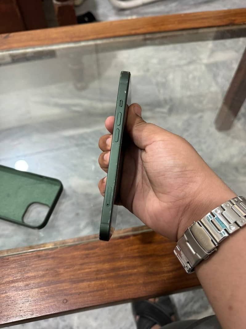 Apple iPhone 13 1