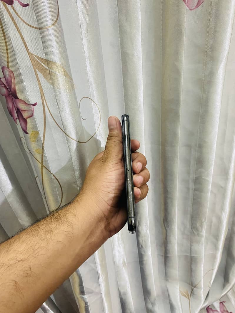 Apple iPhone X 3