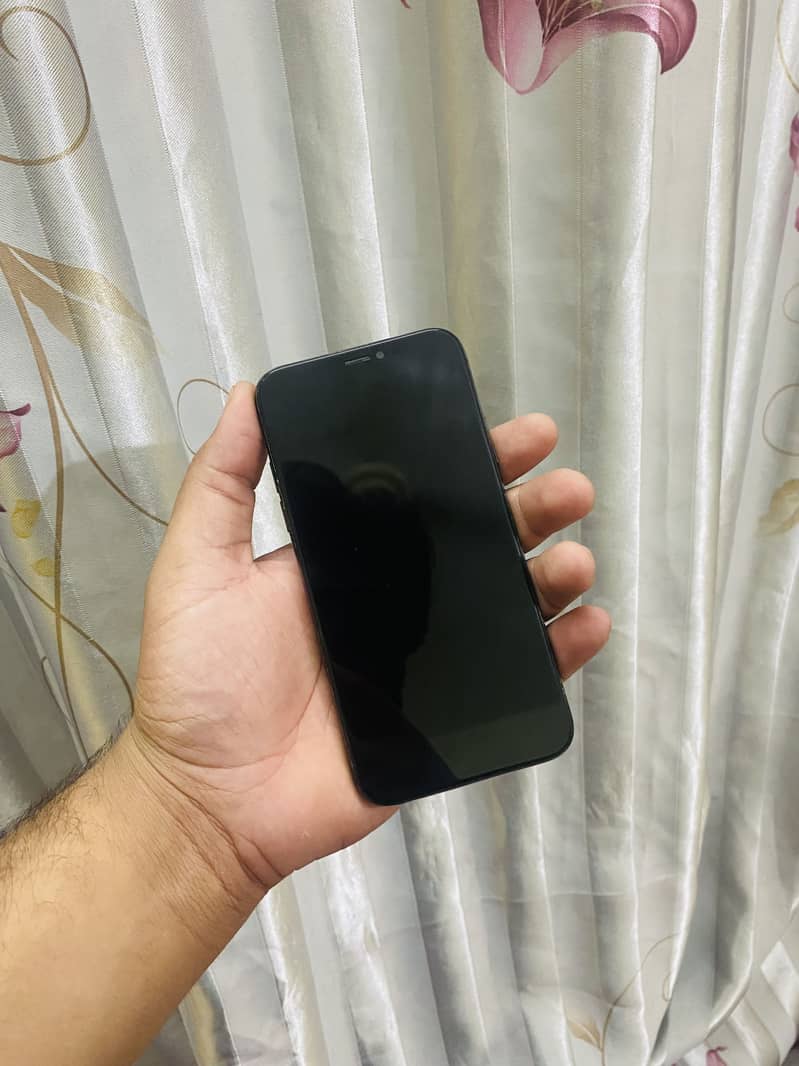 Apple iPhone X 4