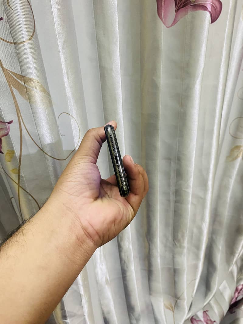 Apple iPhone X 6