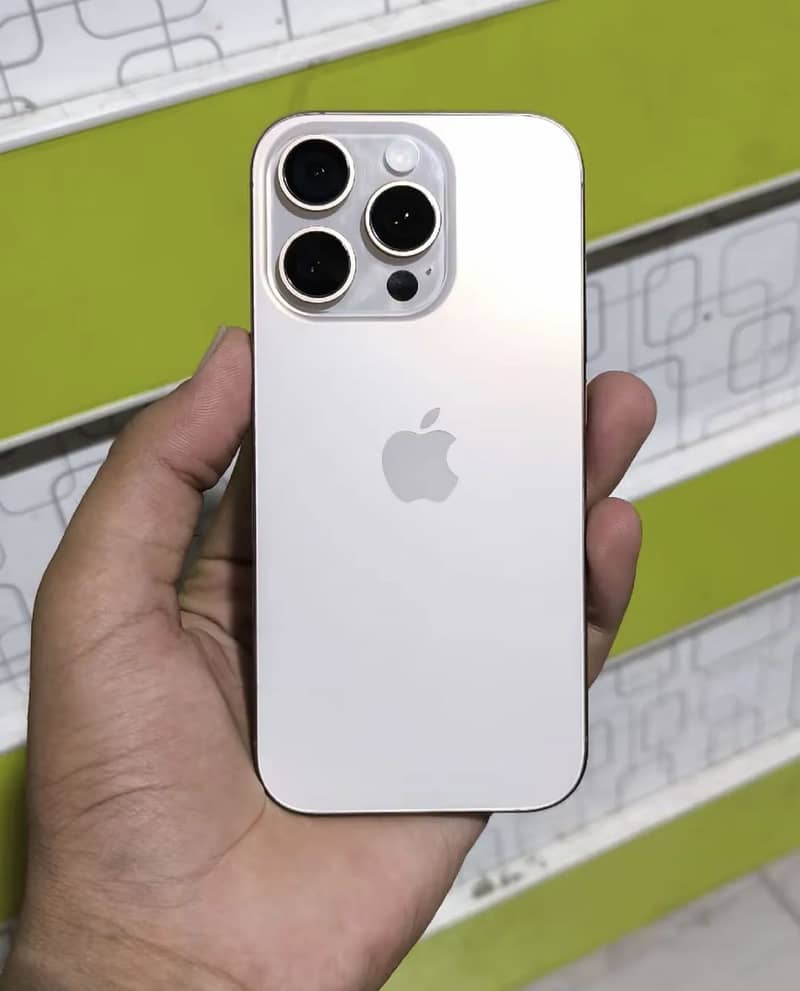 Apple iPhone 16 Pro 0