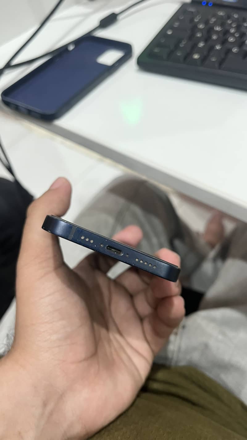 Apple iPhone 12 1