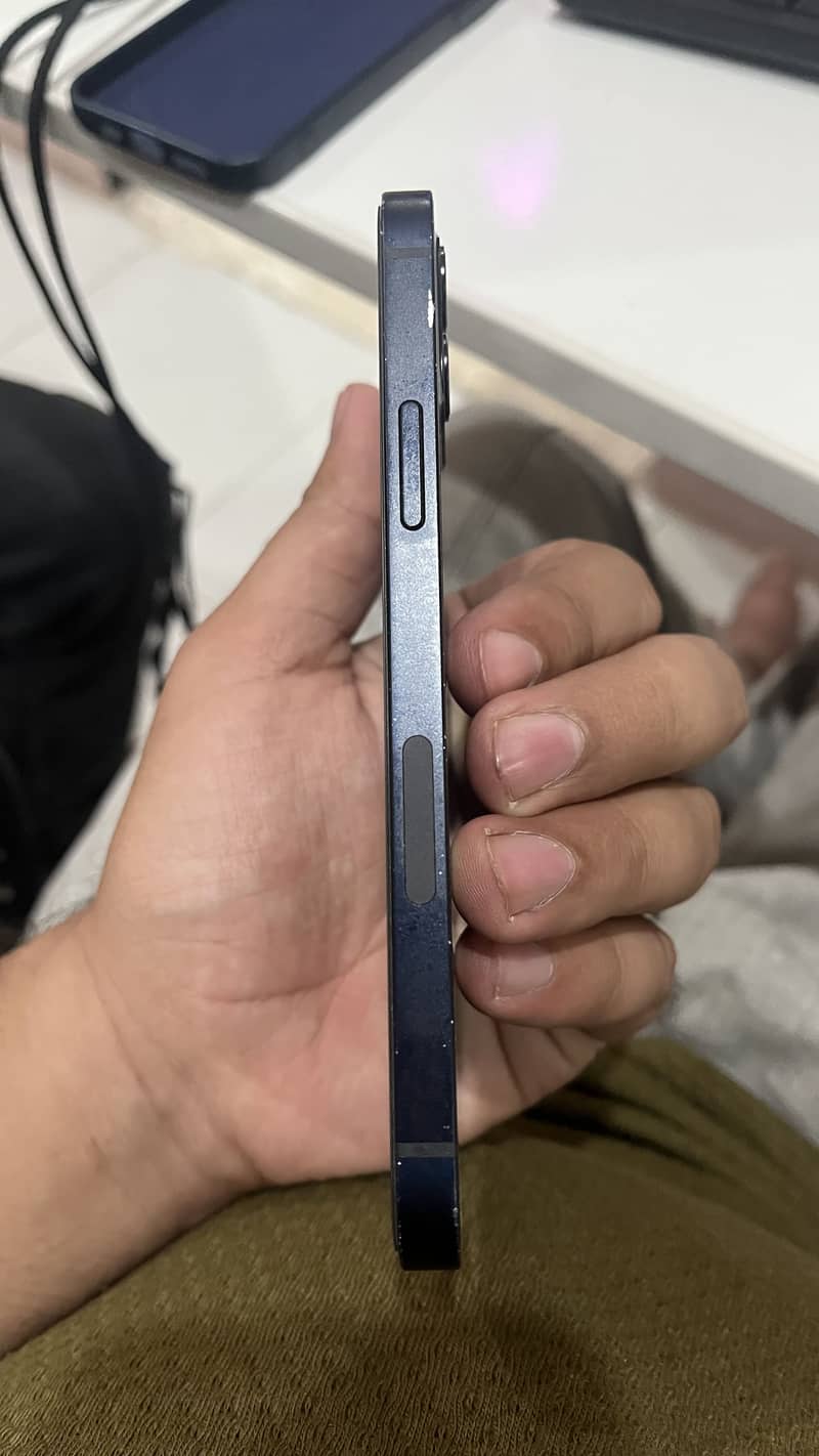 Apple iPhone 12 3