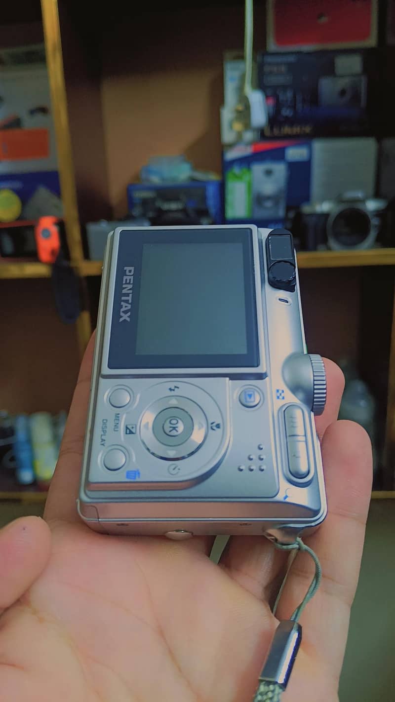 Pentax 6.0Megapixels Digital Camera 1