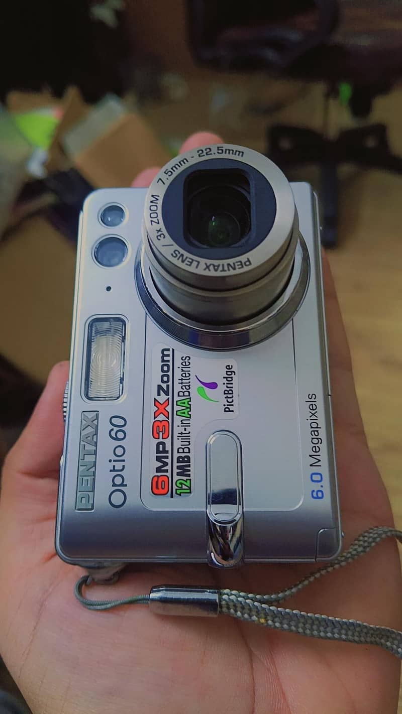 Pentax 6.0Megapixels Digital Camera 2
