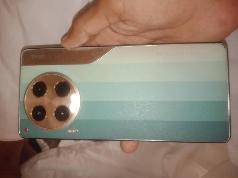 Tecno CAMON 30 0
