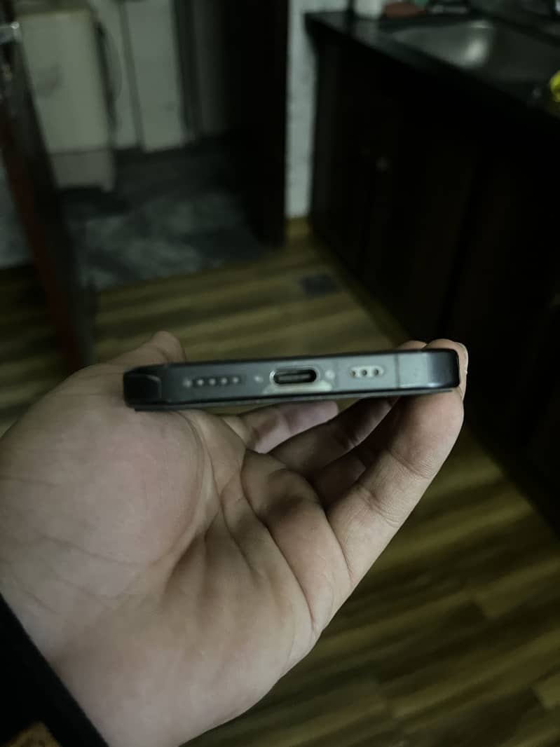 Apple iPhone 15 Pro 3