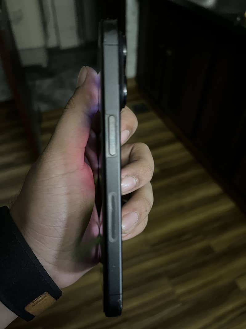 Apple iPhone 15 Pro 4