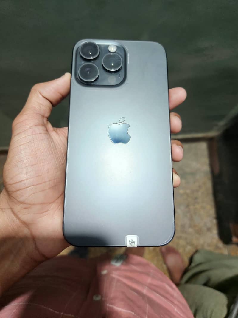 Apple iPhone 15 Pro Max 0