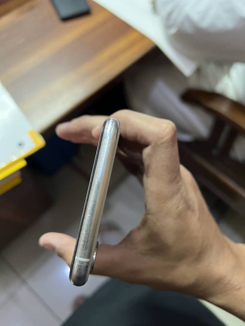 Apple iPhone XS Max 5