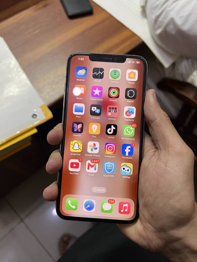 Apple iPhone XS Max 3