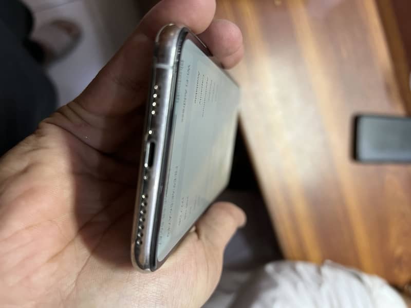 Apple iPhone XS Max 6