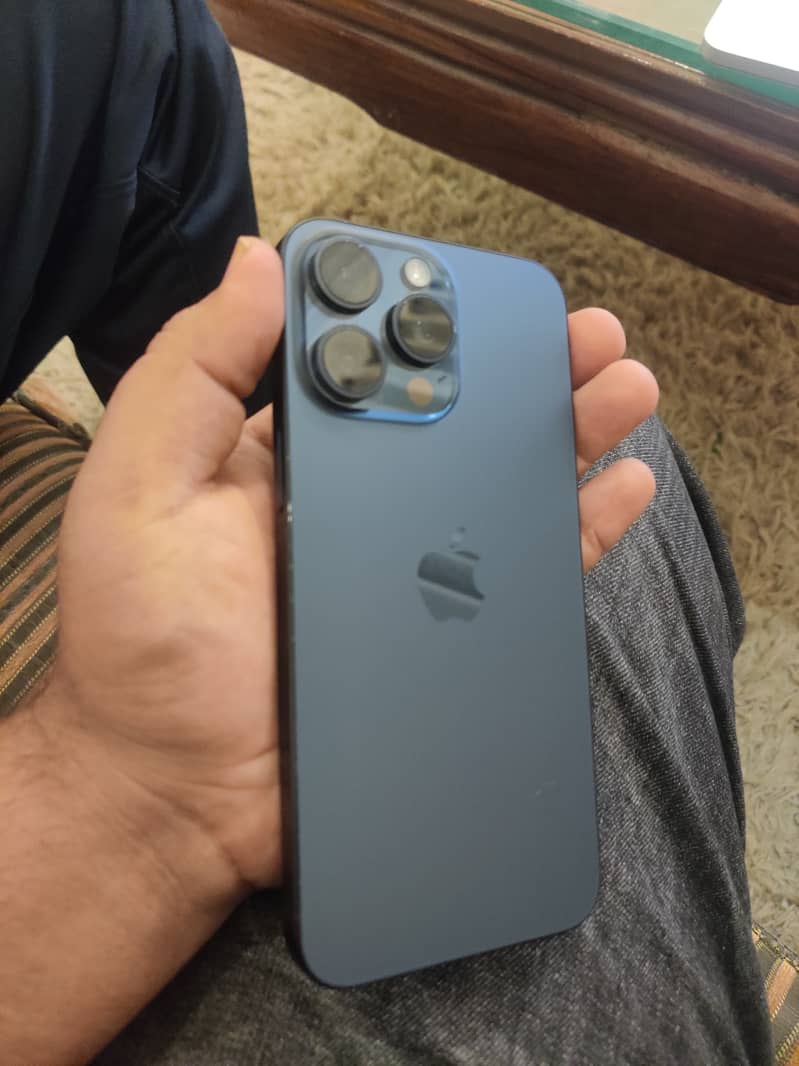 Apple iPhone 15 Pro Max 0