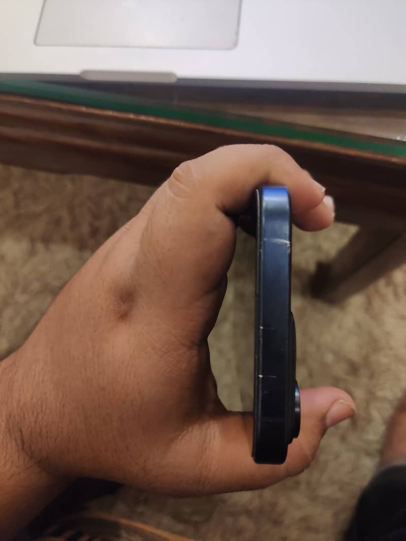 Apple iPhone 15 Pro Max 4