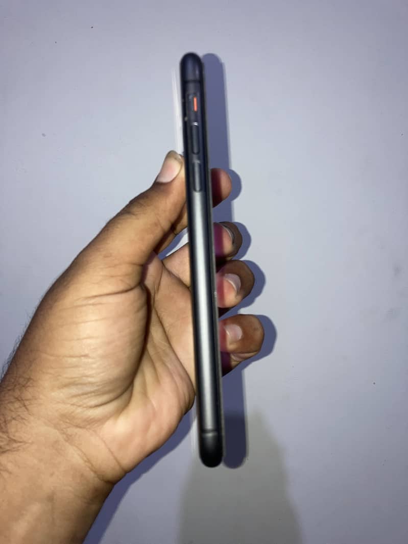 Apple iPhone 11 3