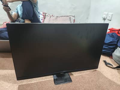 24 inch Borderless Monitor Led / Lcd (10/10)