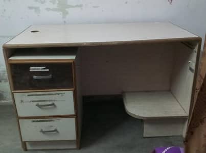 1 Office Table with 3 drawer cabin for sale. .