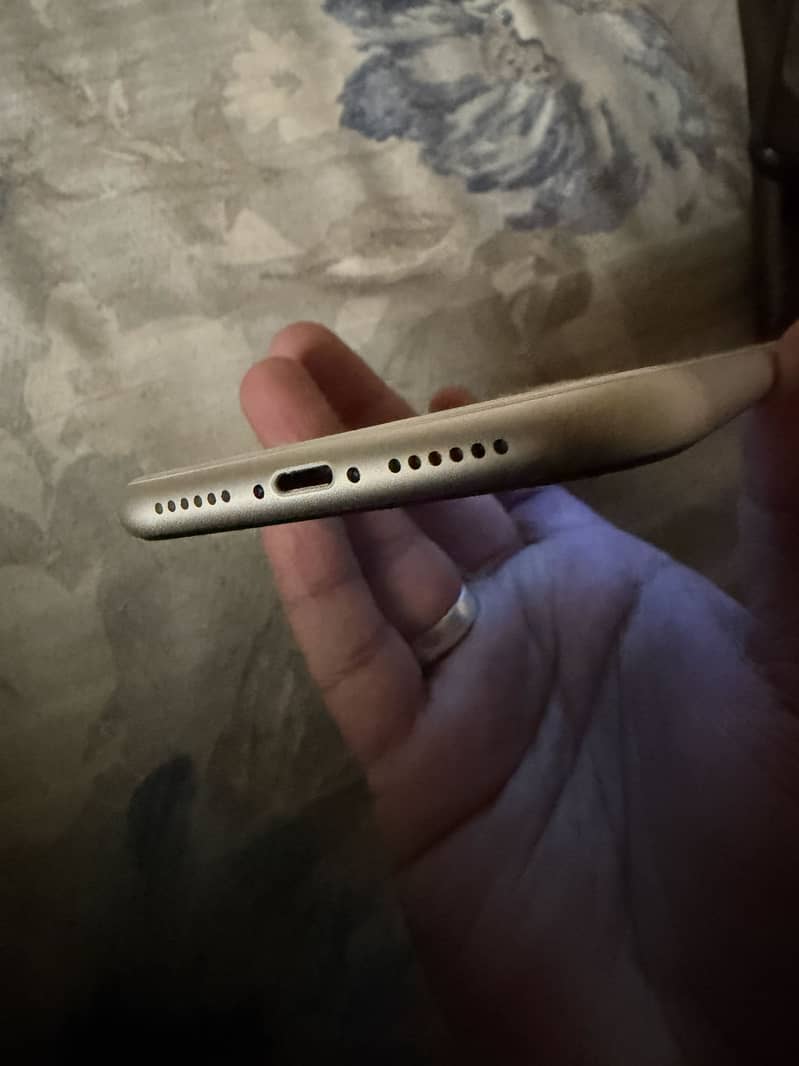 Apple iPhone 11 3