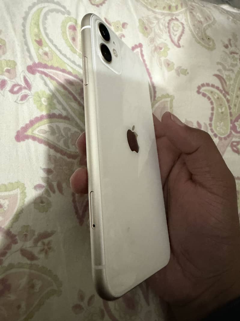 Apple iPhone 11 4