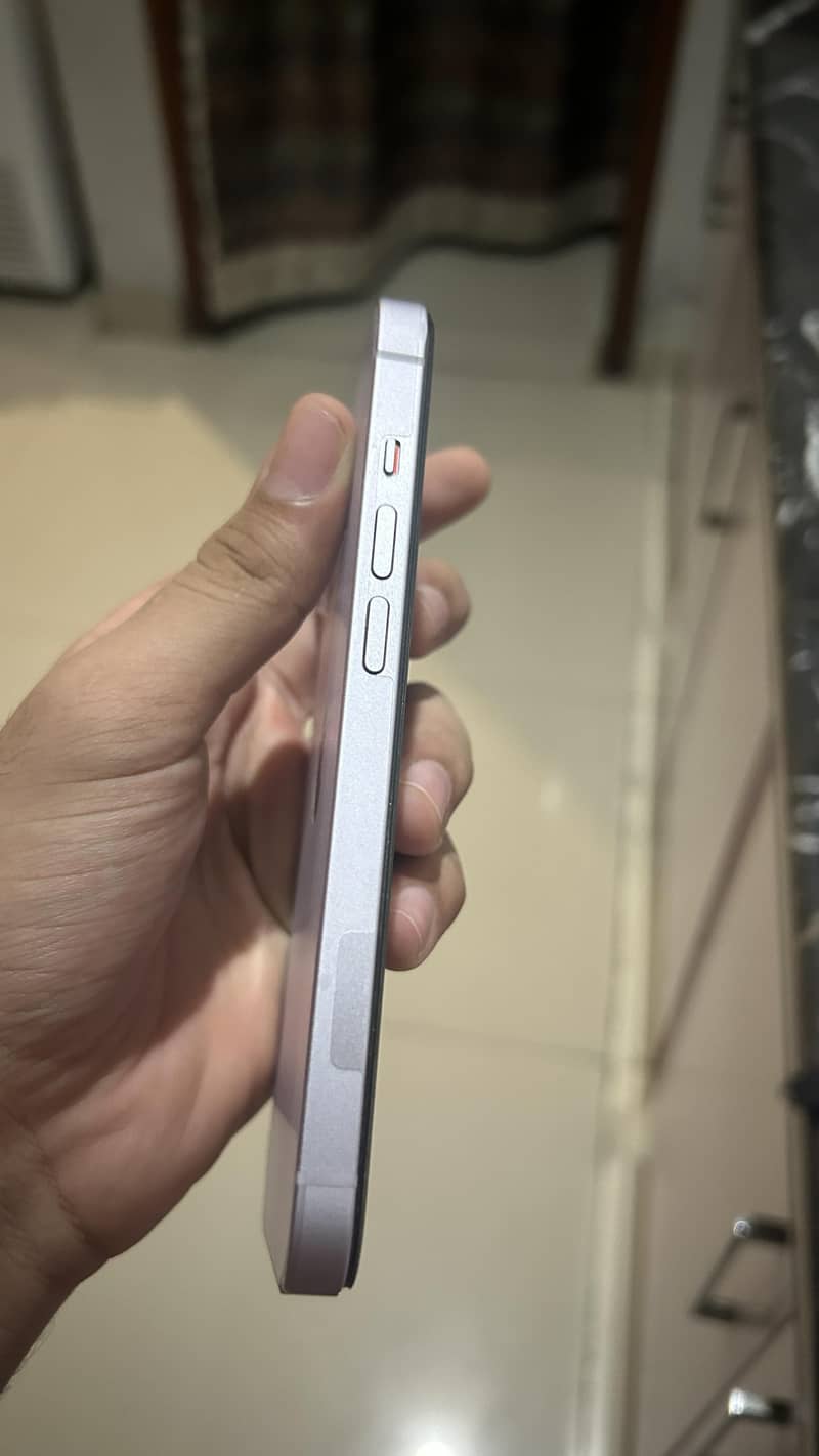 Apple iPhone 14 3