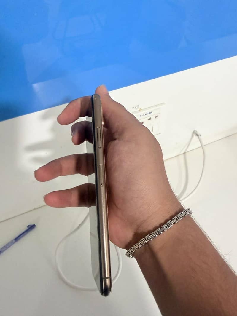 Apple iPhone XS Max 2