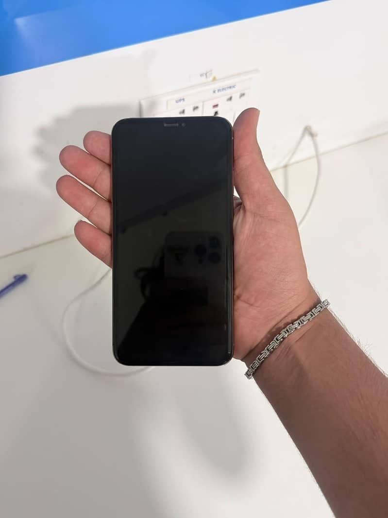 Apple iPhone XS Max 6