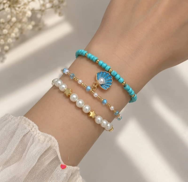 Bracelets 0