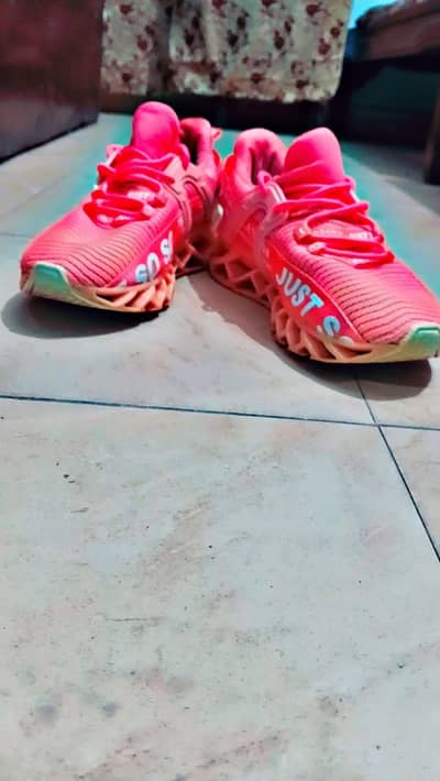 B pair shose all ok hain 10/9 condtion men women dono use kar sakty