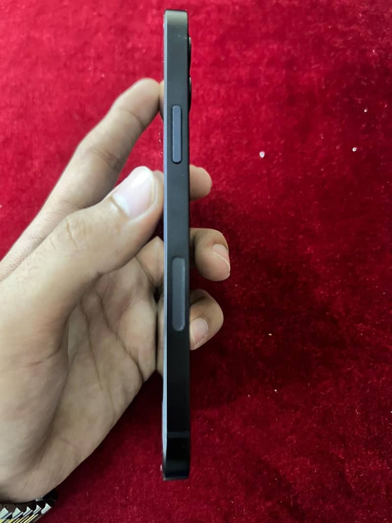 Apple iPhone 12 4