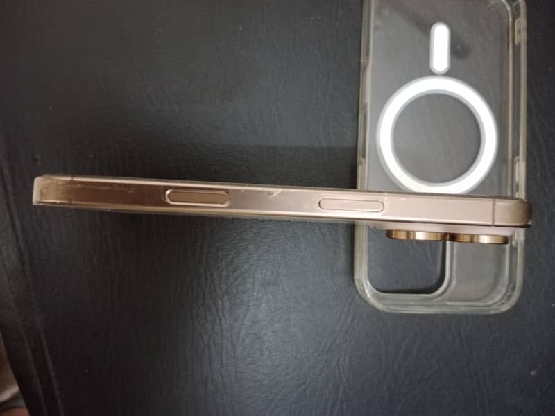 Iphone 16 pro 4