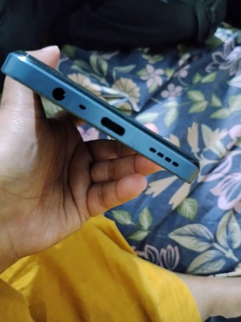 Realme C63 4