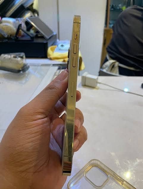 Apple iPhone 12 Pro Max 4
