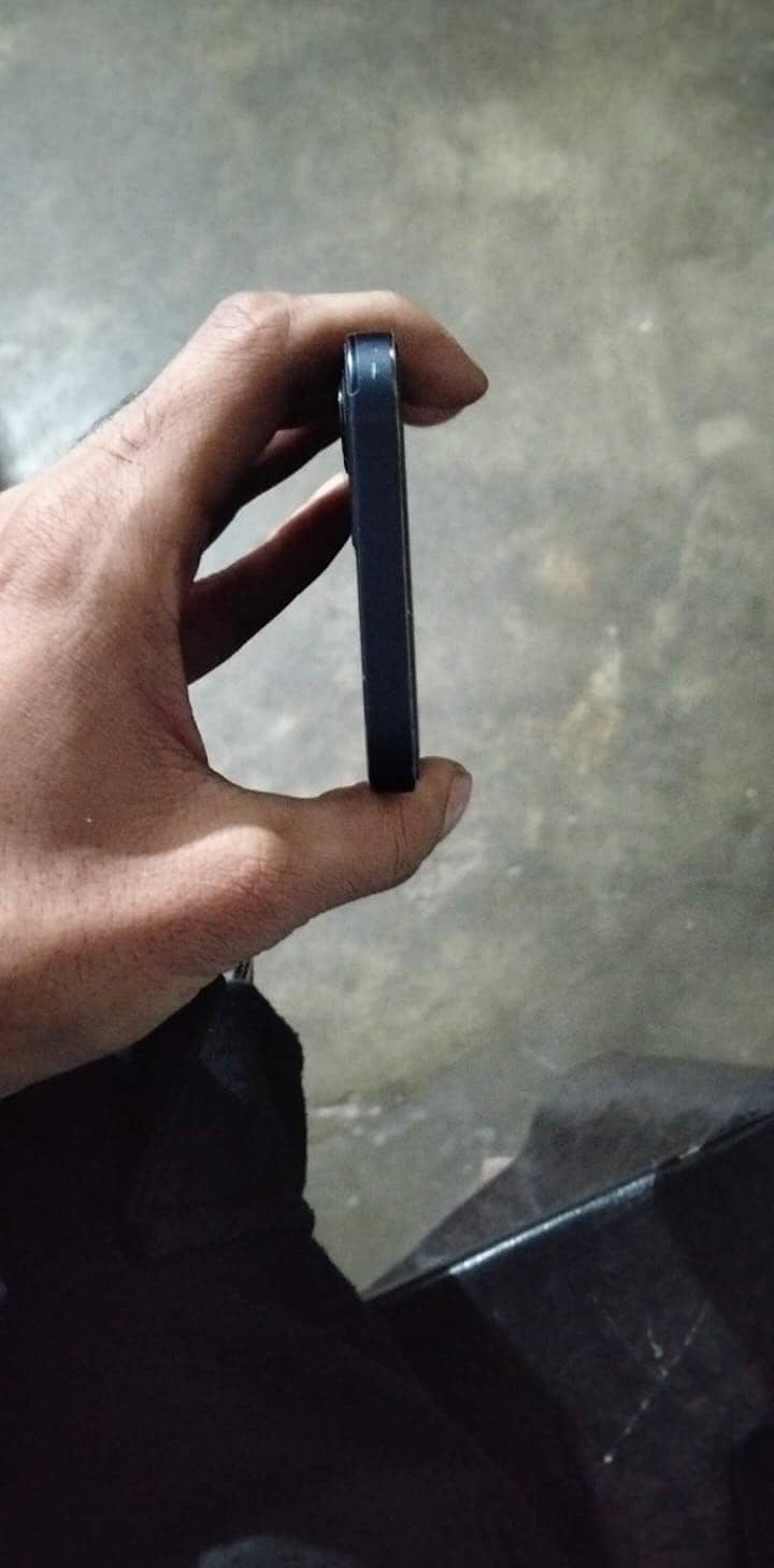 iPhone 12 3