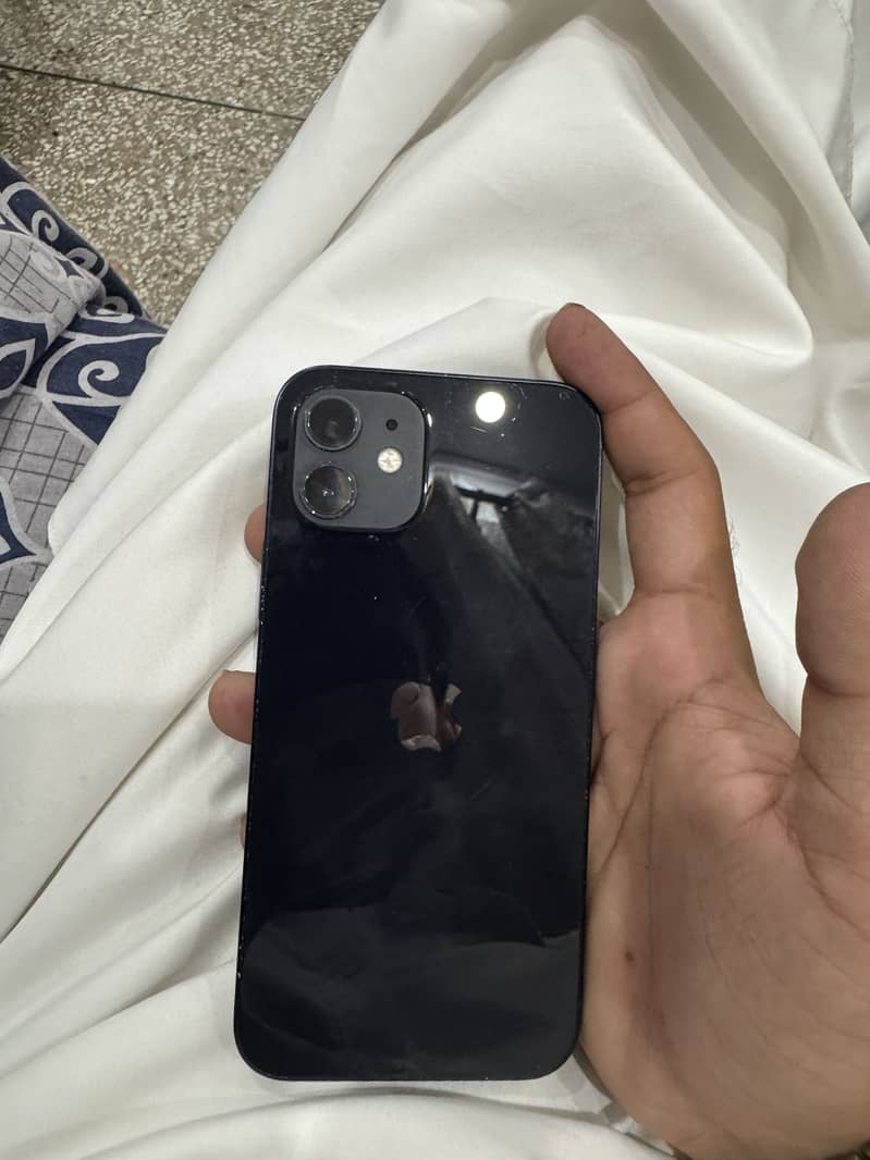 Apple iPhone 12 4