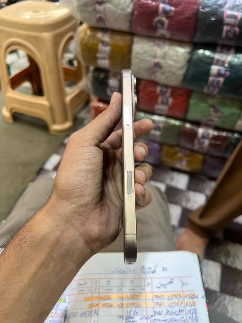 Apple iPhone 16 Pro Max 0